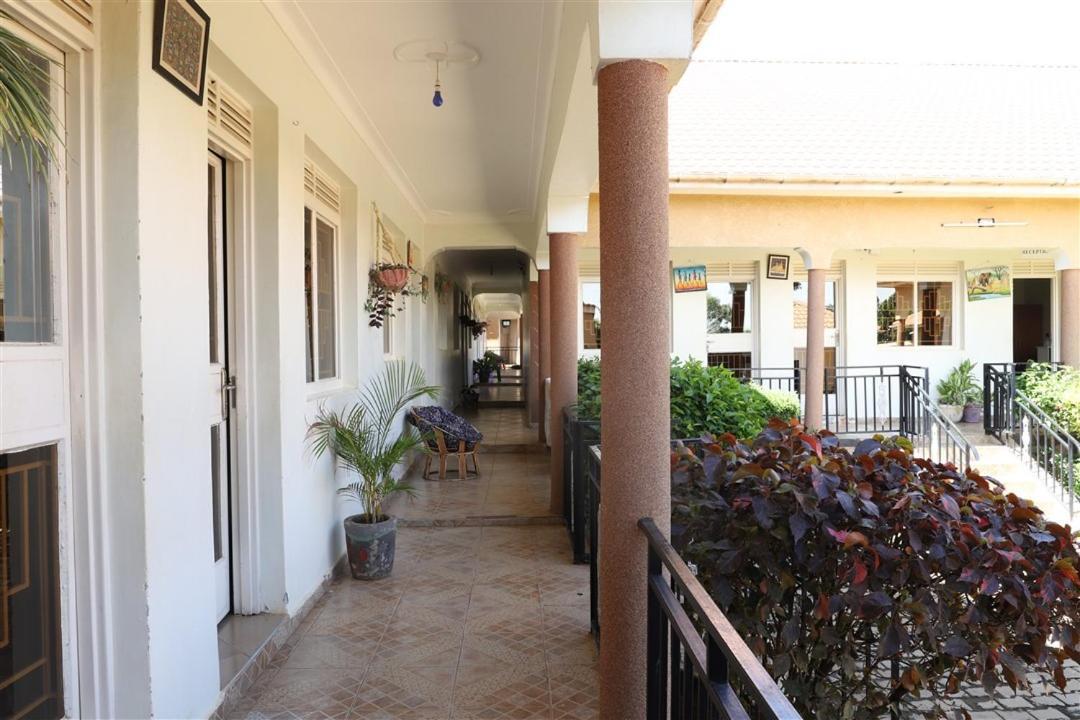 Hotel Judith Gulu City ภายนอก รูปภาพ